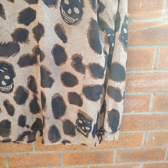 Urmoda Blouse With Gold Buttons And Spikes - Picture 9 of 9